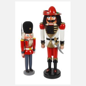 Zwei Nussknacker mit Originalkarton