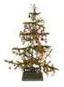Großer Federbaum mit Christbaumschmuck