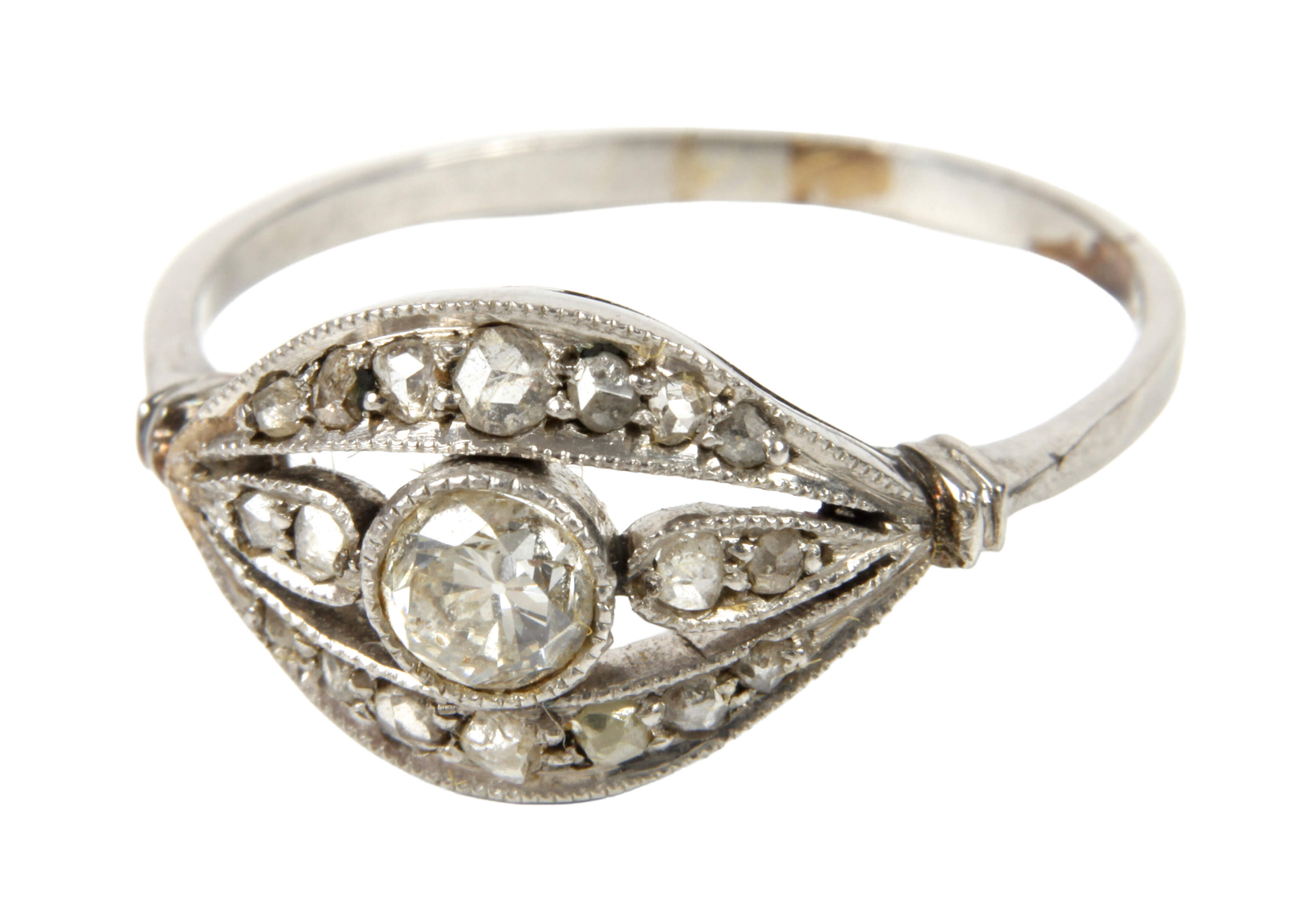 Zarter Damenring mit Diamanten
