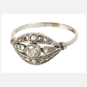 Zarter Damenring mit Diamanten