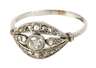 Zarter Damenring mit Diamanten