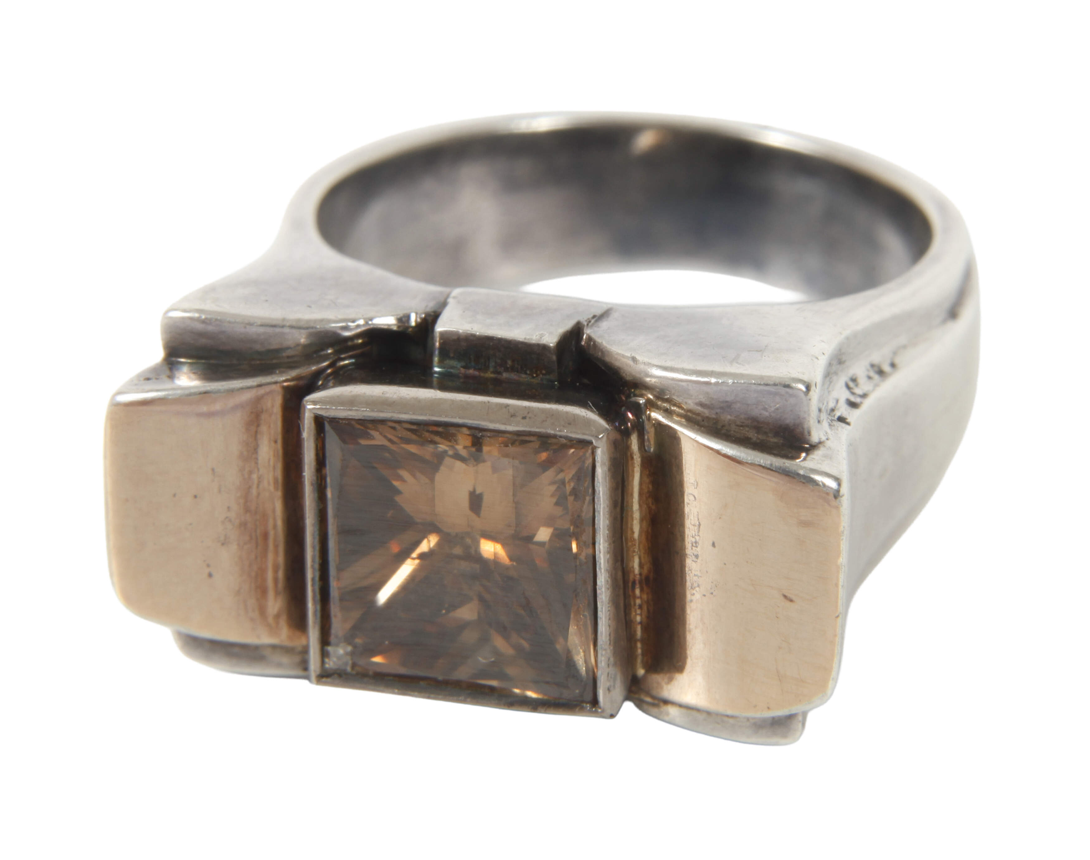 Ring mit Princesscutdiamant von ca. 3 ct