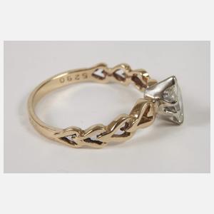 Damenring mit Diamantnavette