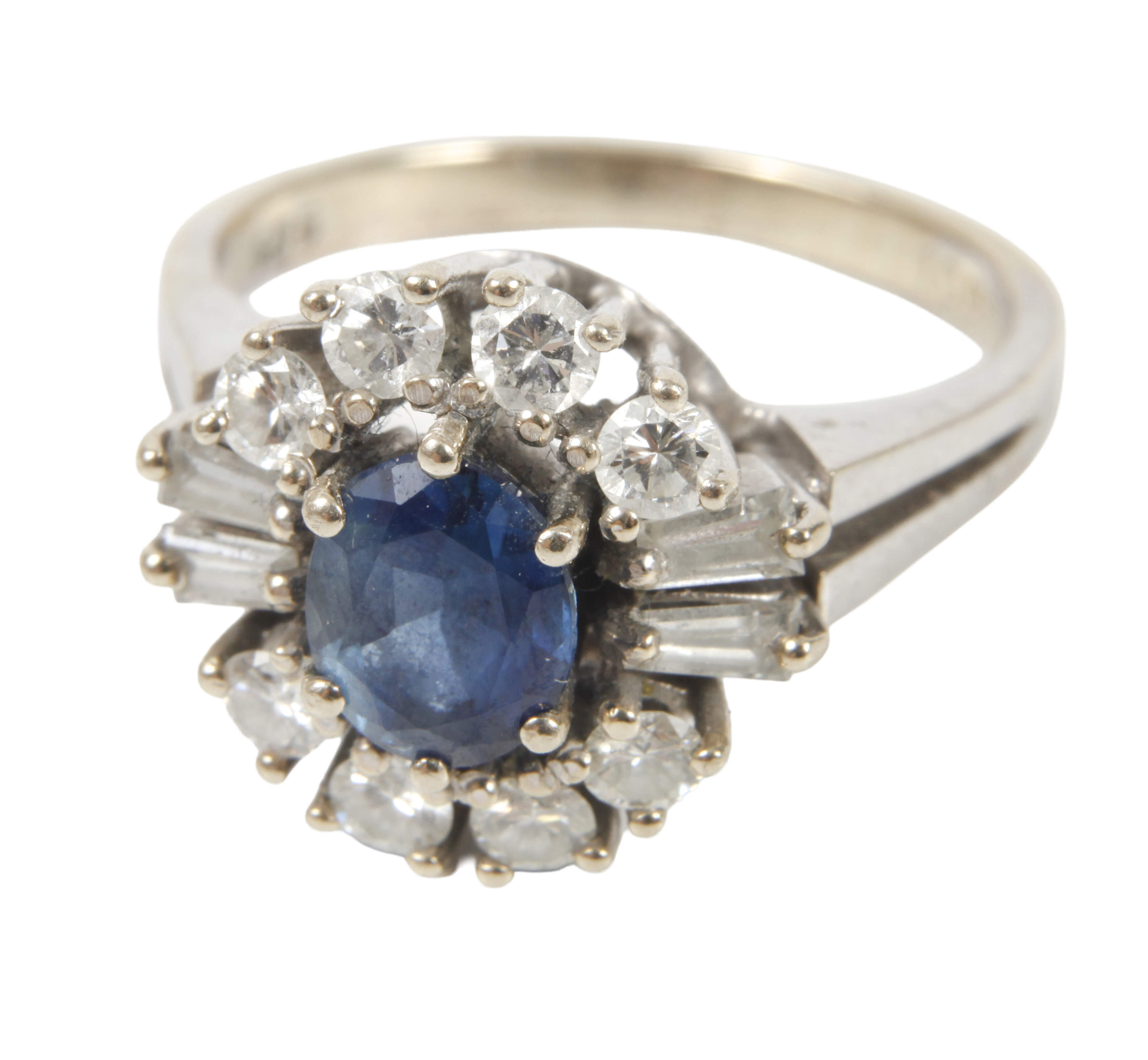 Damenring mit Saphir und Diamanten