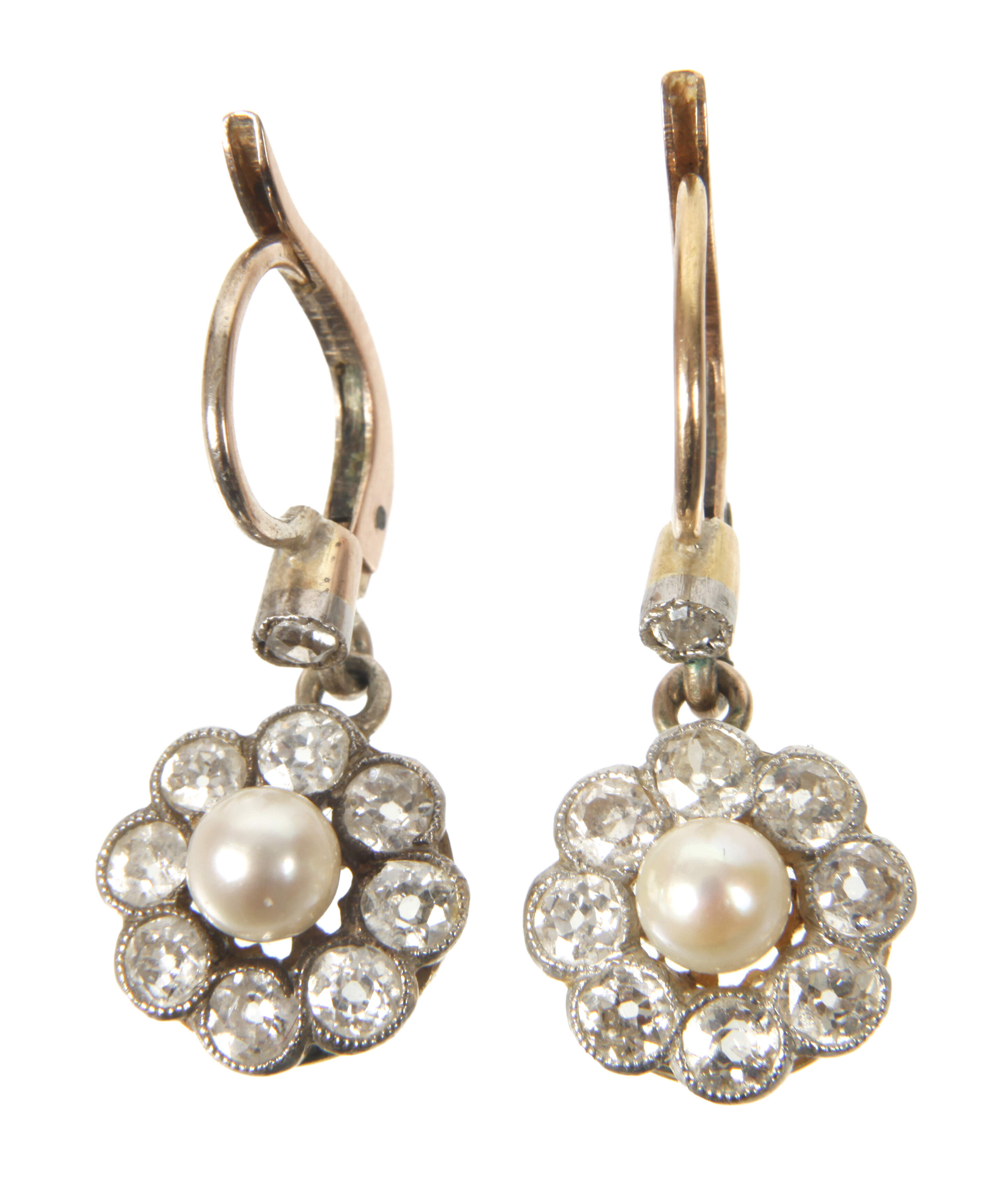 Paar Ohrringe mit Diamanten und Perle