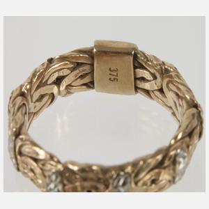 Goldring und Kette