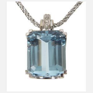 Anhänger mit Blautopas und Diamanten