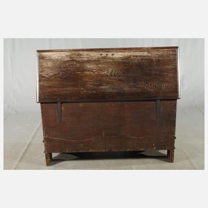 Geschnitzte Flachdeckeltruhe 1807