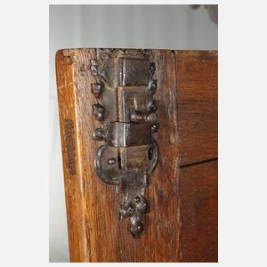 Kleiner barocker Dielenschrank
