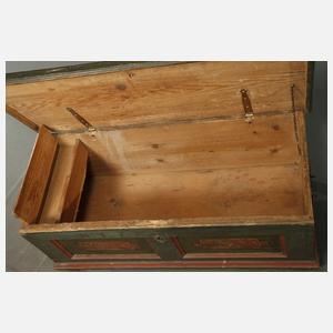 Große Flachdeckeltruhe