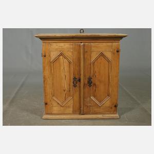 Kleiner barocker Wandschrank