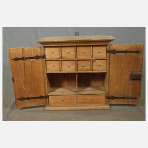 Kleiner barocker Wandschrank