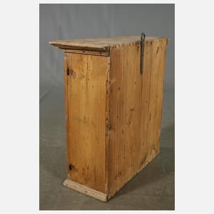 Kleiner barocker Wandschrank