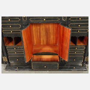Kabinettschrank im Barockstil