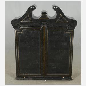 Kabinettschrank im Barockstil