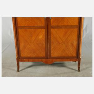 Wäscheschrank im Louis-Seize-Stil