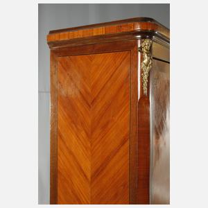 Wäscheschrank im Louis-Seize-Stil