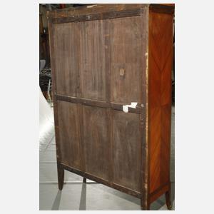 Wäscheschrank im Louis-Seize-Stil