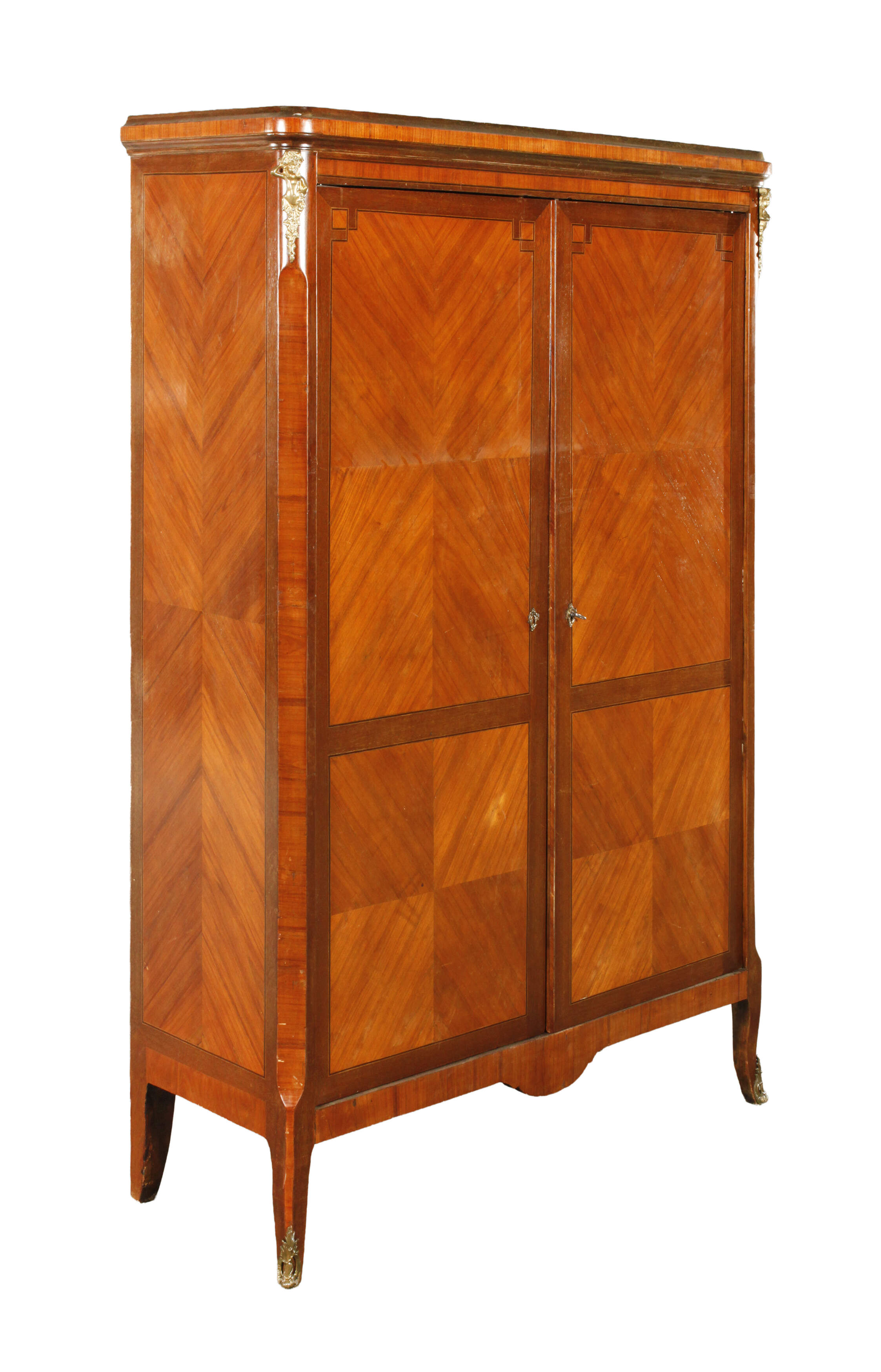 Wäscheschrank im Louis-Seize-Stil