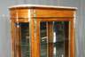 Vitrine im Louis-XVI.-Stil