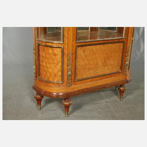 Vitrine im Louis-XVI.-Stil