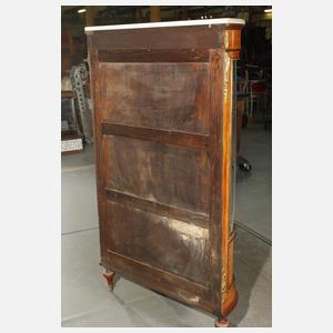 Vitrine im Louis-XVI.-Stil