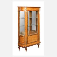 Vitrine im Louis-XVI.-Stil111
