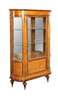 Vitrine im Louis-XVI.-Stil
