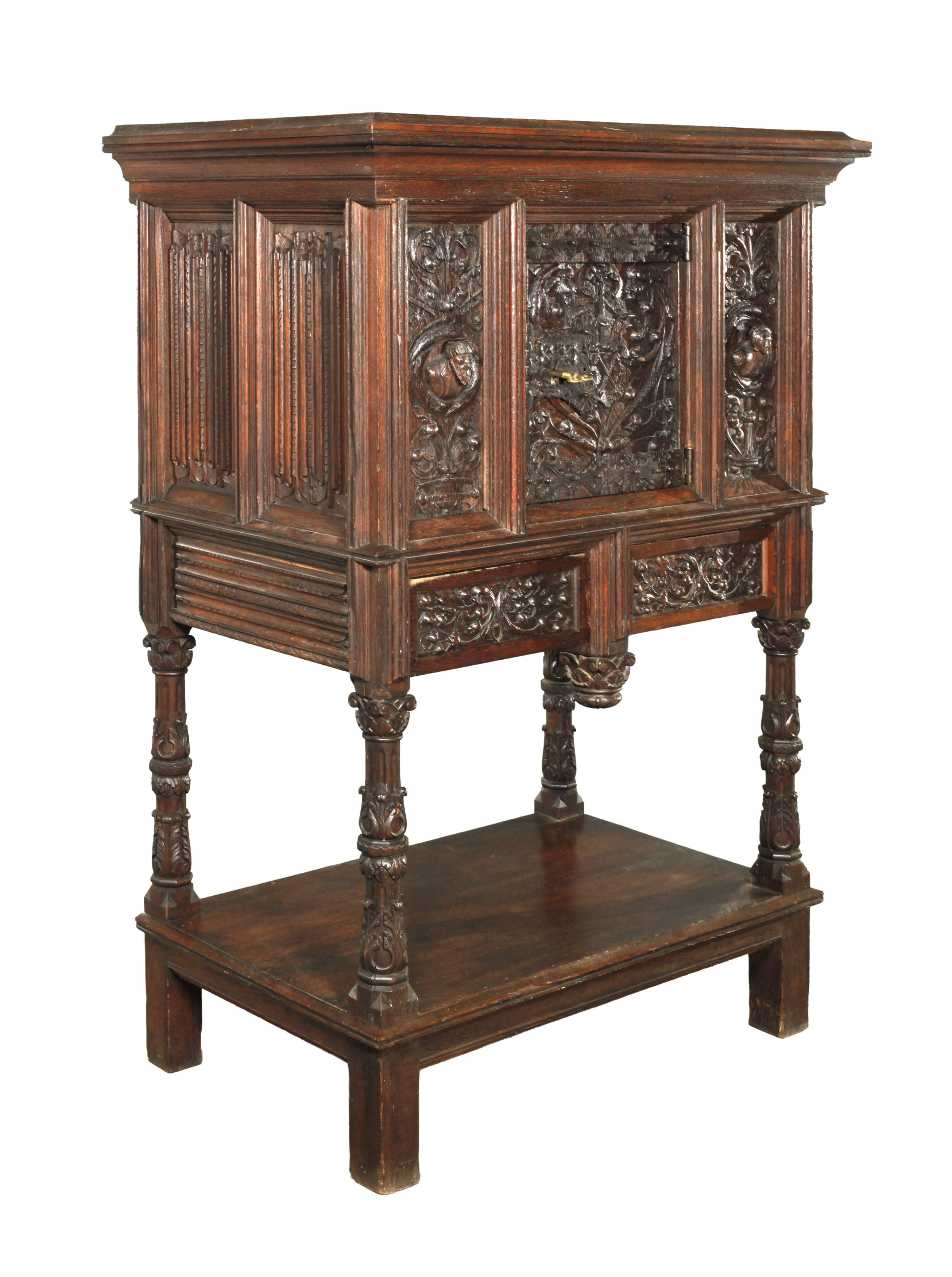 Stollenschrank im Renaissancestil