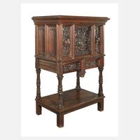 Stollenschrank im Renaissancestil111