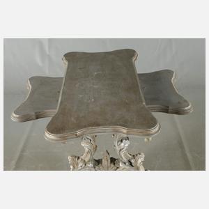 Dekorativer Blumentisch im Barockstil