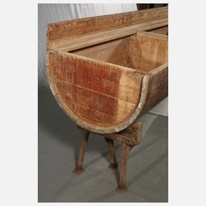 Großer Holztrog mit Ständer