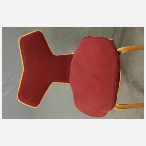 Arne Jacobsen, vier Stühle "Grand Prix"