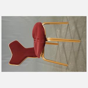 Arne Jacobsen, vier Stühle "Grand Prix"