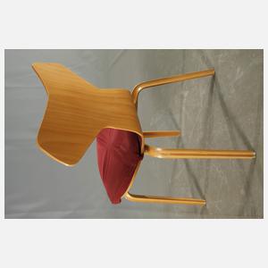 Arne Jacobsen, vier Stühle "Grand Prix"