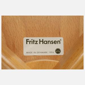 Arne Jacobsen, vier Stühle "Grand Prix"