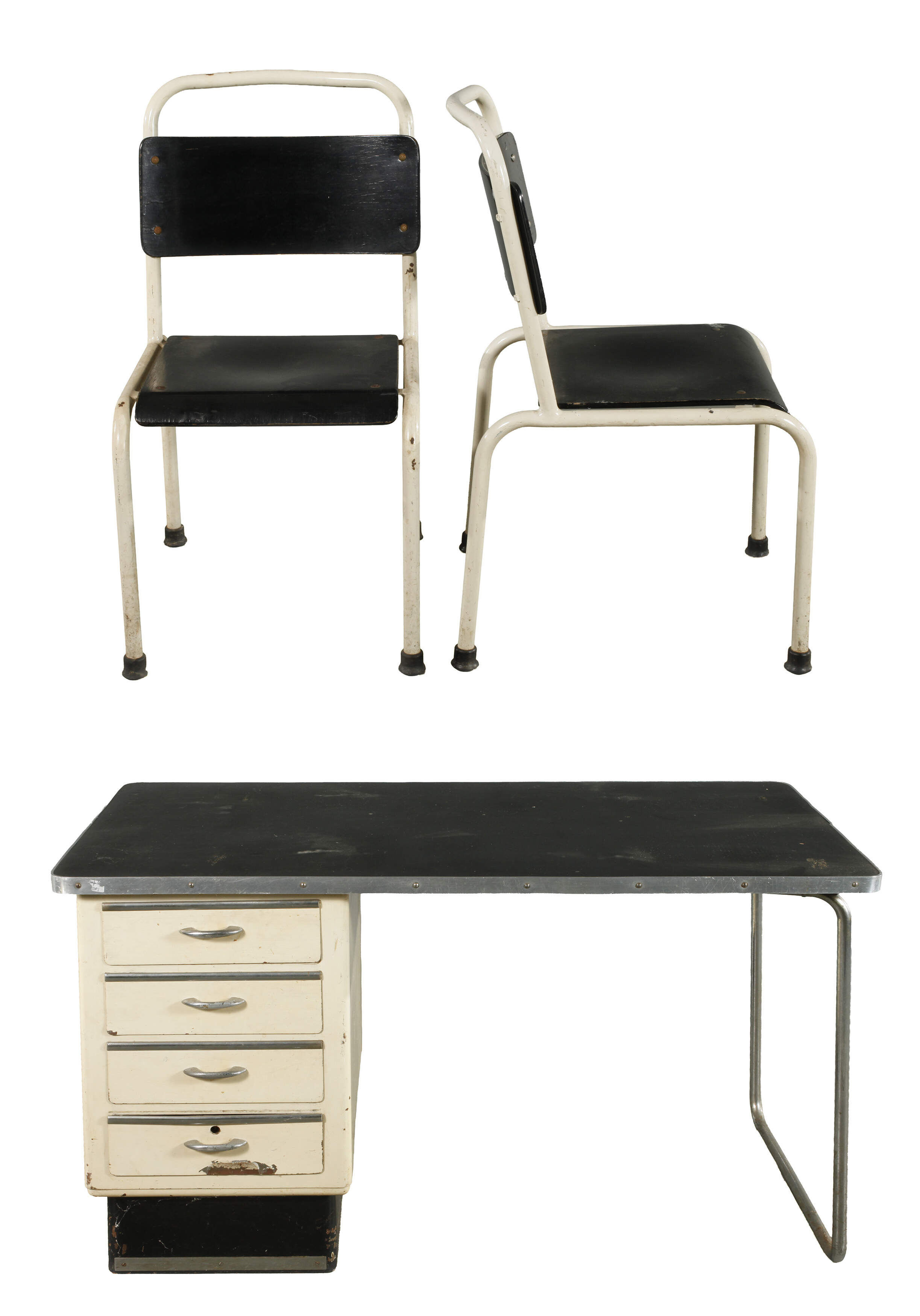 Arzt-Schreibtisch und zwei Stühle