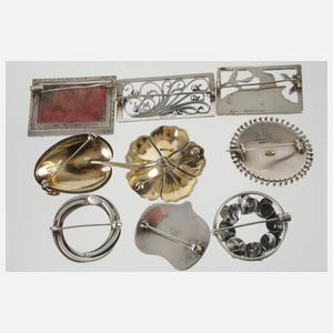 Kleine Sammlung Designbroschen