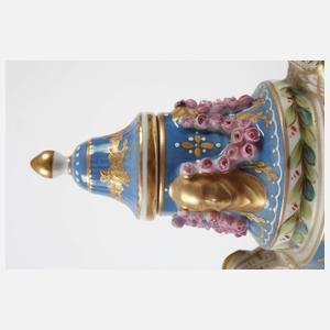Kleine Prunkvase im Sèvres-Stil