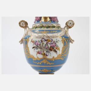 Kleine Prunkvase im Sèvres-Stil