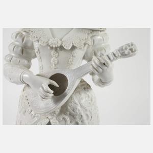 Große Edeldame mit Mandoline