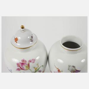 Meissen Paar große Deckelvasen "Blumenbukett"