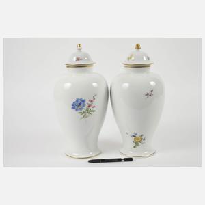 Meissen Paar große Deckelvasen "Blumenbukett"