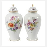 Meissen Paar große Deckelvasen "Blumenbukett"111