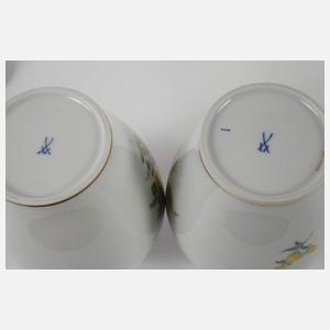 Meissen Paar kleine Deckelvasen Blumenmalerei