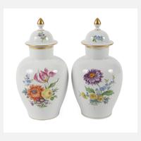 Meissen Paar kleine Deckelvasen Blumenmalerei111
