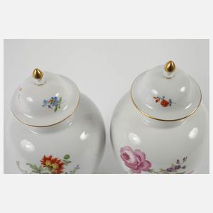 Meissen Paar Deckelvasen "Blumenbukett"