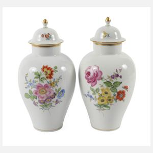 Meissen Paar Deckelvasen "Blumenbukett"
