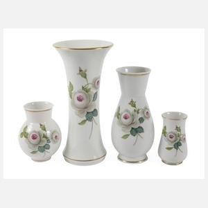 Meissen vier Vasen "Weiße Rose mit Purpurkern"