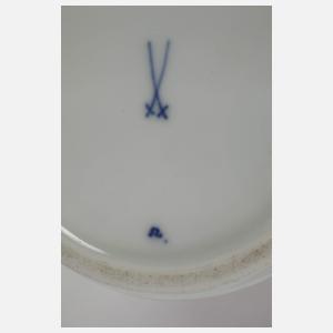 Meissen Café au Lait-Tasse und Vase Weinlaubdekor